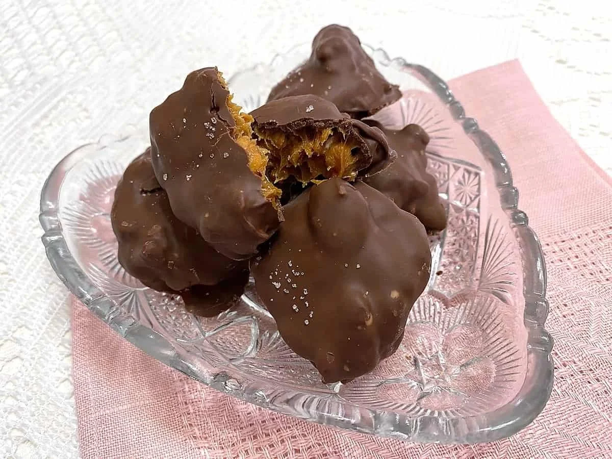 Crunchy Chocolate Caramel Pecan Bites