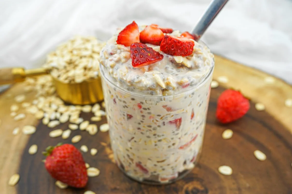 Easy Strawberry Overnight Oats