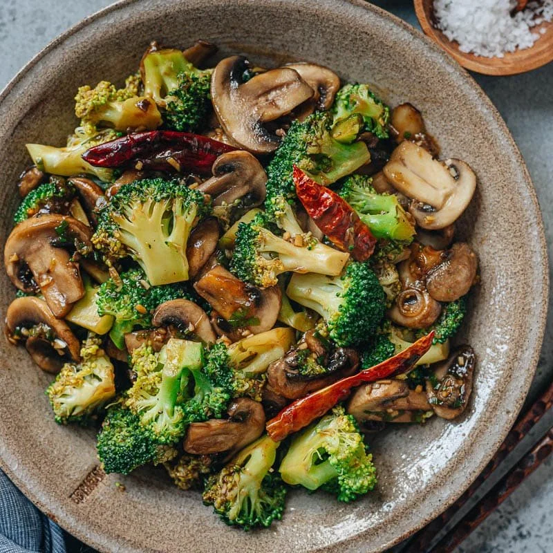 Stir-Fried Broccoli and Mushrooms